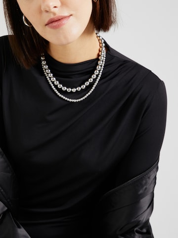 Rochie 'Madison' de la PIECES pe negru