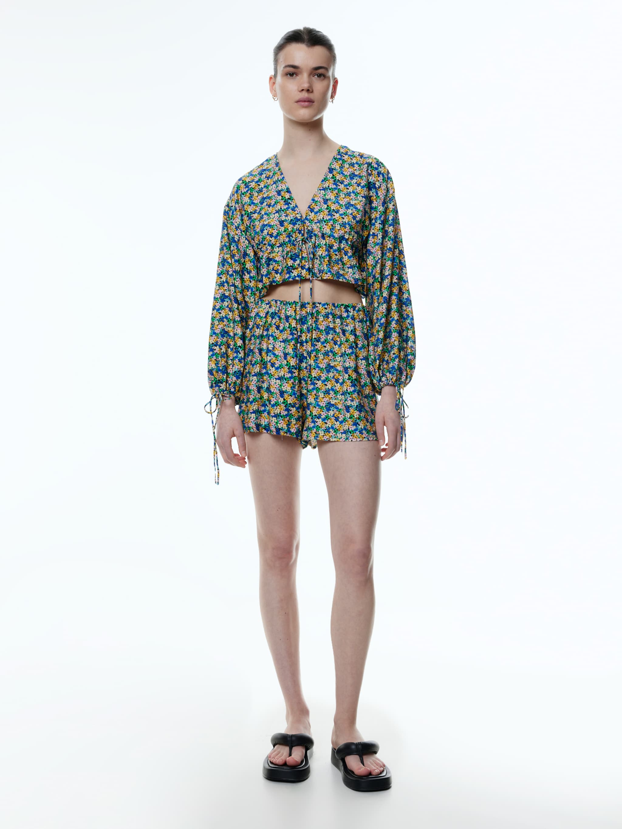 EDITED Produkte Shorts 'Emelie' royalblau
