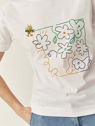 Tricou 'Lali 1' de la TATUUM pe alb