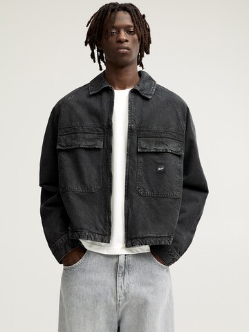 Pull&Bear Tussenjas in Zwart: voorkant