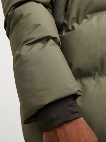 JACK & JONES Зимняя куртка 'JCOAlpha' в Зеленый