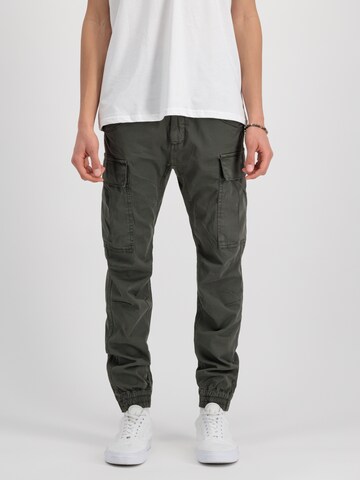 ALPHA INDUSTRIES Tapered Παντελόνι cargo 'Airman' σε γκρι: μπροστά