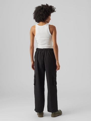 VERO MODA Loose fit Cargo trousers 'Tessie' in Black