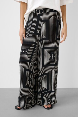 SOAKED IN LUXURY - regular Pantalón 'SLZaya' en negro: frente