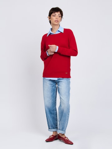 Pullover di Influencer in rosso
