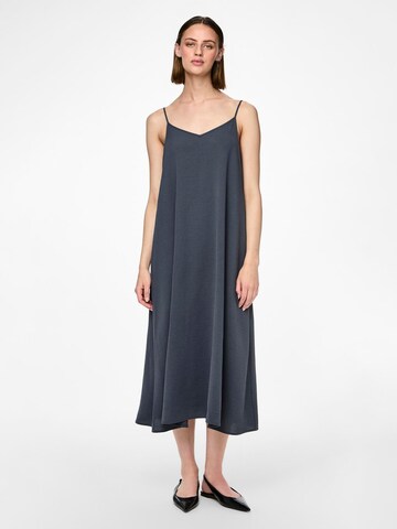 Robe d’été 'LISA' PIECES en bleu : devant