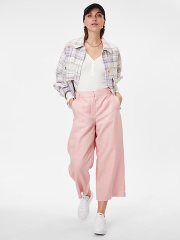 Wide leg Pantaloni cu dungă de la TAIFUN pe roz