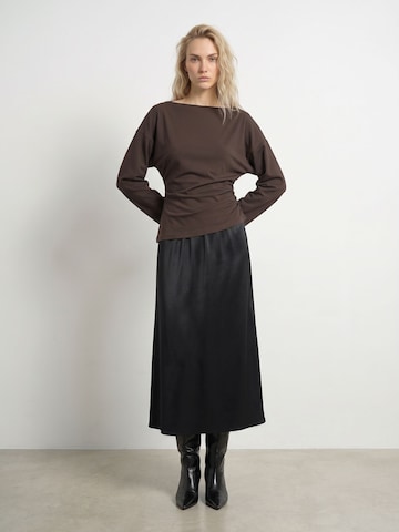 HYPEDROP - Falda 'Lean' en negro