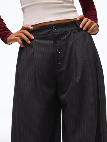 Barrel Pantaloni di Bershka in nero