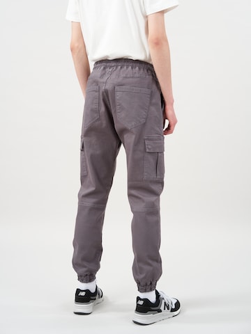 Tapered Pantaloni cargo 'Ronin' di Cørbo Hiro in grigio