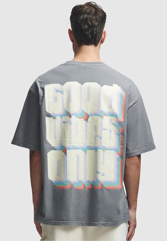 2Y Studios T-Shirt 'Good Vibes Only' in Grau