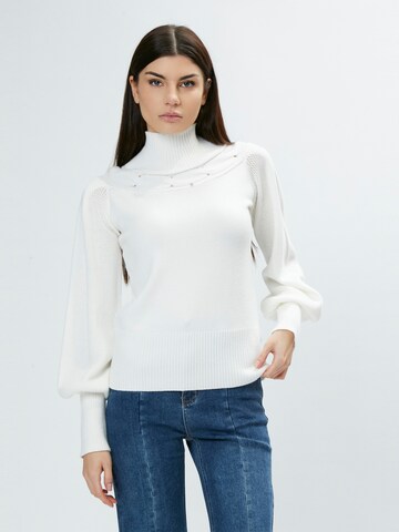 Pullover di Influencer in bianco: frontale