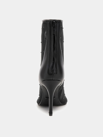 GUESS Stiefelette 'Flowey' in Schwarz