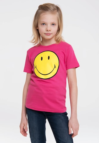 LOGOSHIRT Shirt 'Smiley Face' in Roze: voorkant