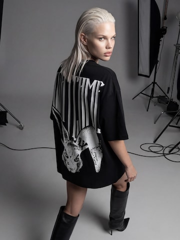 QWX2 Oversized shirt 'Watch Me' in Black