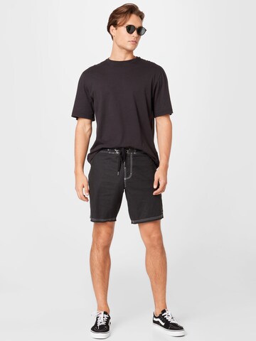 Afends Regular Shorts in Schwarz