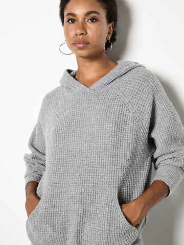Apricot Pullover in Grau: Vorderseite