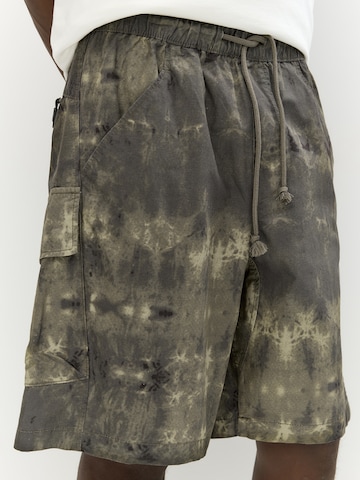 Loosefit Pantalon cargo 'STWD' Pull&Bear en vert
