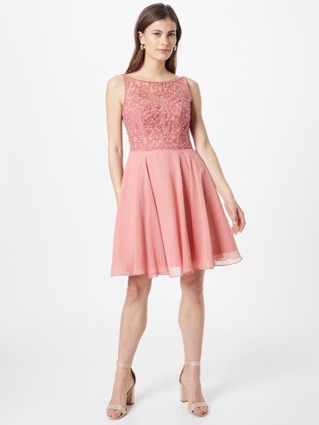 Robe de cocktail Laona en rose : devant