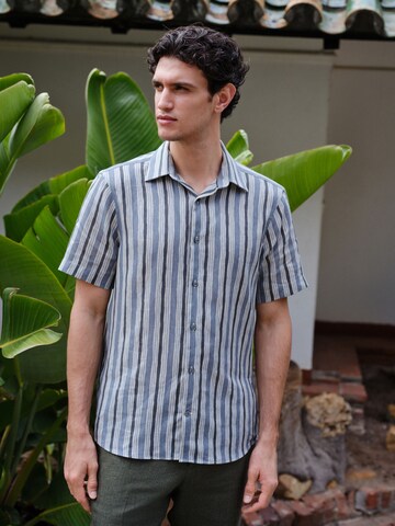 Next Regular Fit Hemd in Blau: Vorderseite