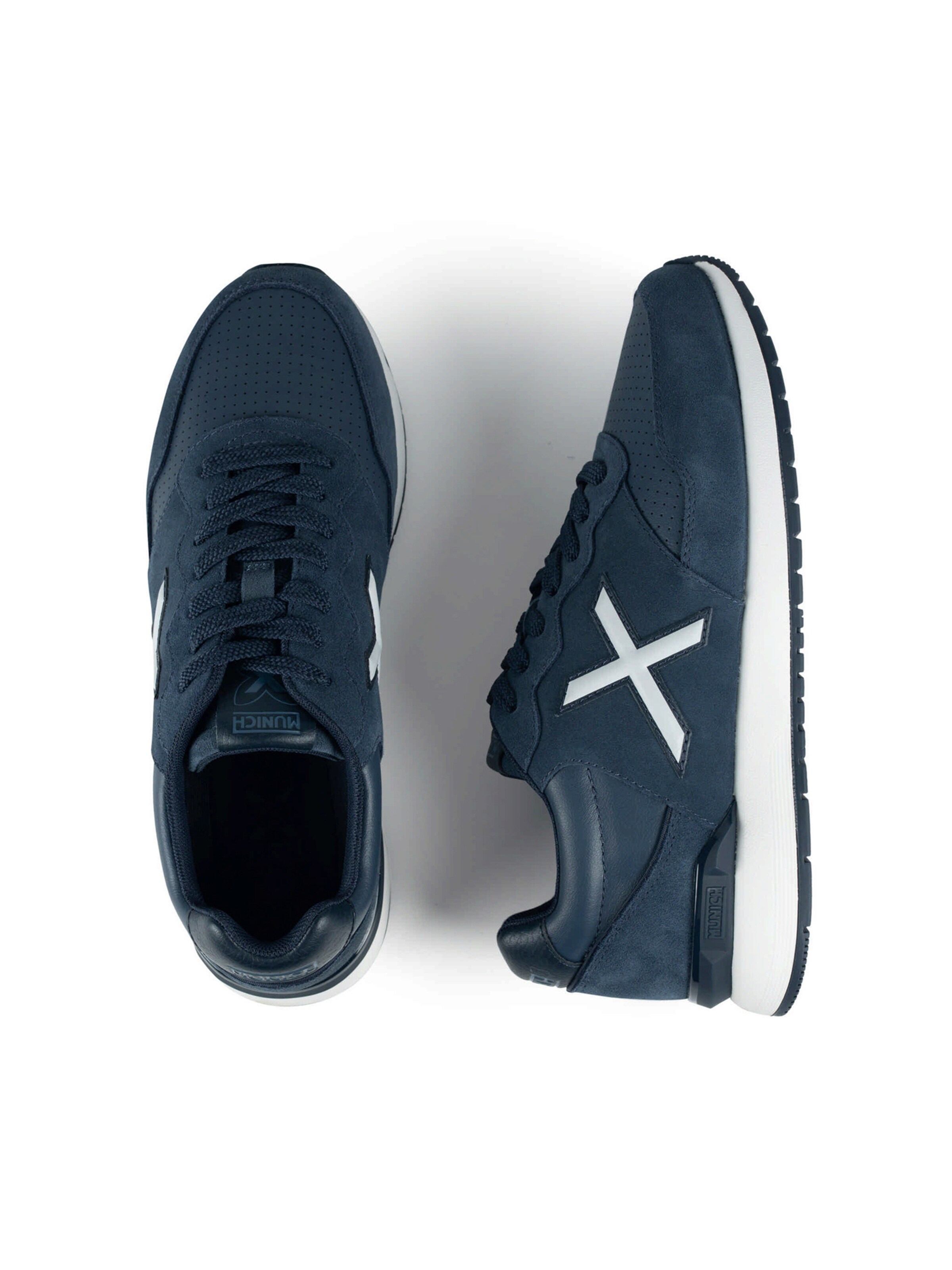 Baskets basses 'DASH' MUNICH en bleu : au dessus