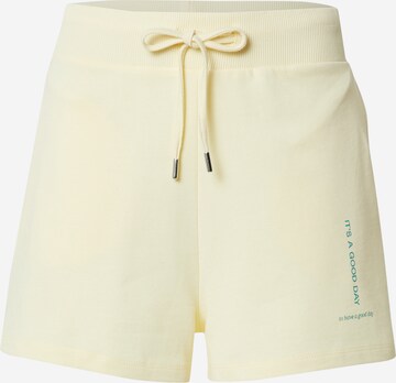 ABOUT YOU x Laura Giurcanu Regular Sweatshorts 'Luna' in Gelb: predná strana