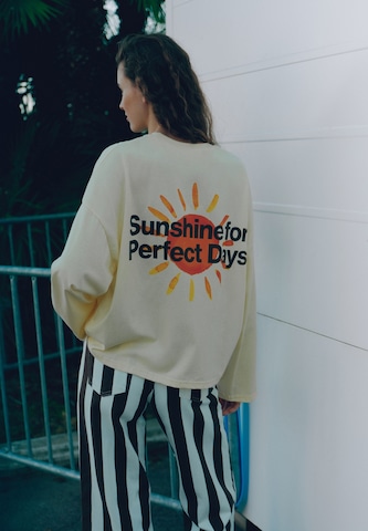 Pull&Bear Sweatshirt 'PACIFIC SOL' i gul: forside