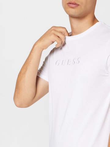 GUESS قميص 'Classic' بلون أبيض