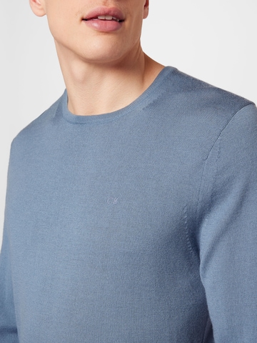Calvin Klein كنزة صوفية بلون أزرق