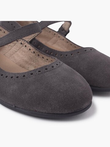 Ballerina di Pisamonas in grigio