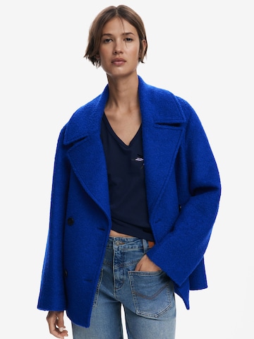 Manteau d’hiver Desigual en bleu : devant