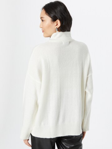 Missguided Sweater in White