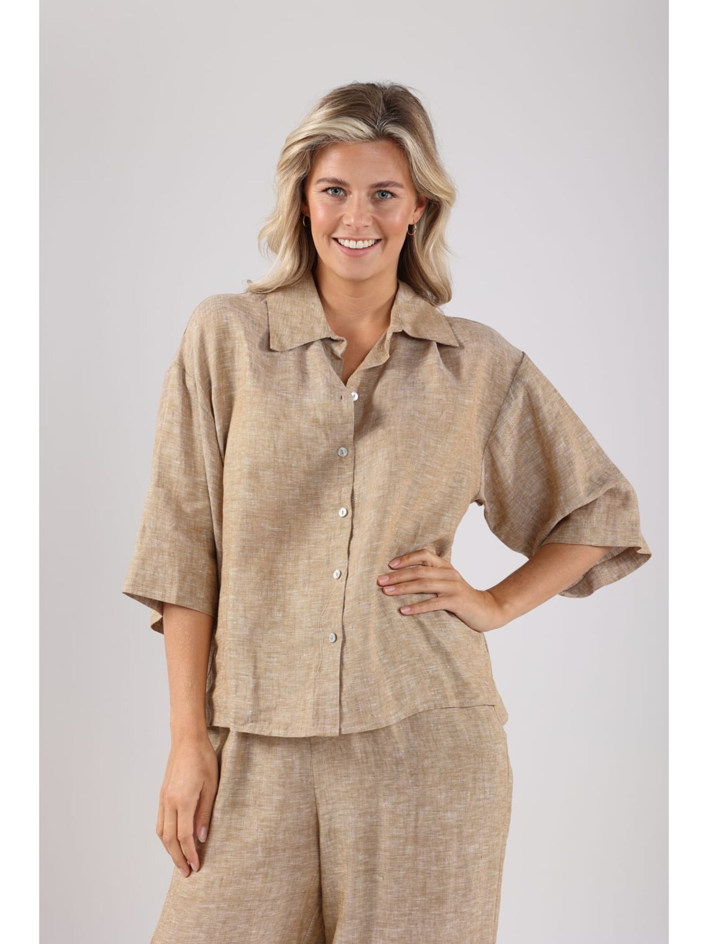 nukus Blouse 'Lucy' in Beige: voorkant