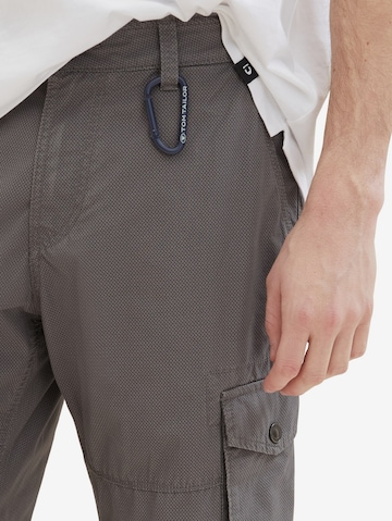 regular Pantaloni cargo di TOM TAILOR in grigio