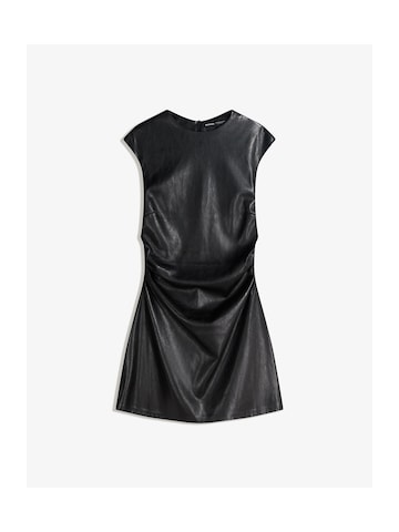 Bershka Рокля в черно: отпред
