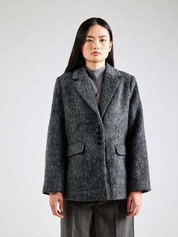 YAS Between-Seasons Coat 'YASFIE' in Black: front