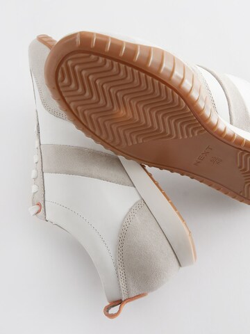 Next Slip On i grå
