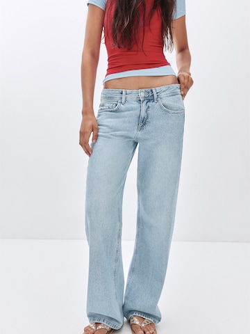 Largi Jeans de la Pull&Bear pe albastru: față
