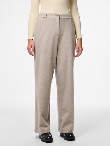 Loosefit Pantalon 'PCMAMILLA' PIECES en gris : devant