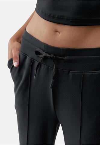 Regular Pantalon 'Leila' Born en noir