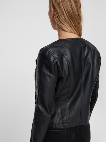 Veste mi-saison 'Ria' VERO MODA en noir