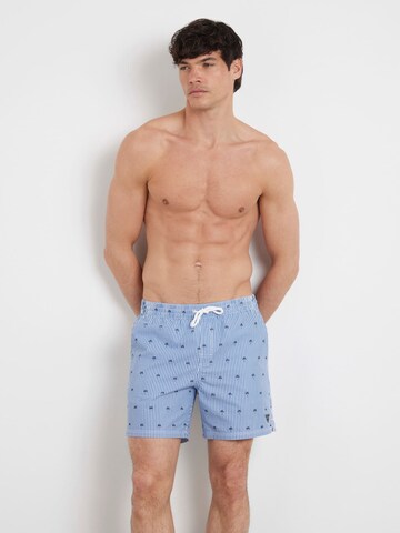 GUESS Board Shorts in Blue: front