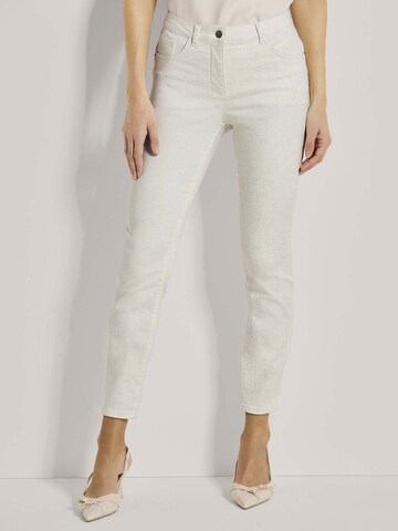 MADELEINE Slimfit Hose in Weiß: Vorderseite