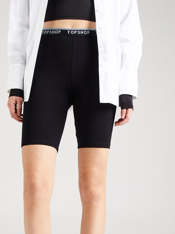 TOPSHOP Skinny Shorts in Schwarz: Vorderseite
