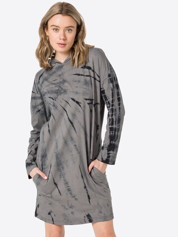 Robe Urban Classics en gris : devant