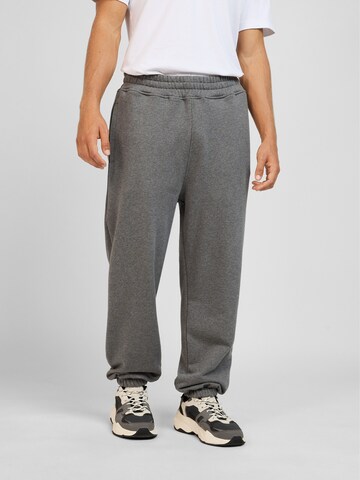 WOTEGA Loose fit Workout Pants 'VibeJog' in Grey: front
