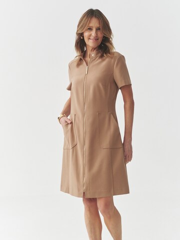 TATUUM - Vestido camisero 'Mantoki' en beige: frente