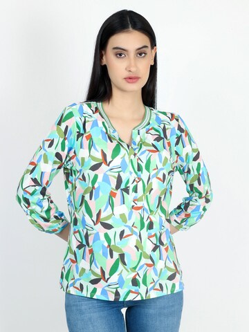 VICCI Germany Blusenshirt, Model trägt Größe 36 in Grün: Vorderseite