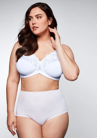 SHEEGO Minimiser Bra in White: front