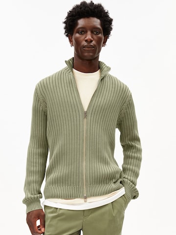 Vestes en maille ARMEDANGELS en vert : devant